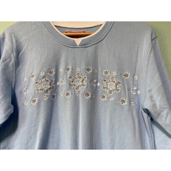 Holiday Traditions Women’s Blue and‎ White Snowflake Sweater Size Large - Picture 2 of 6